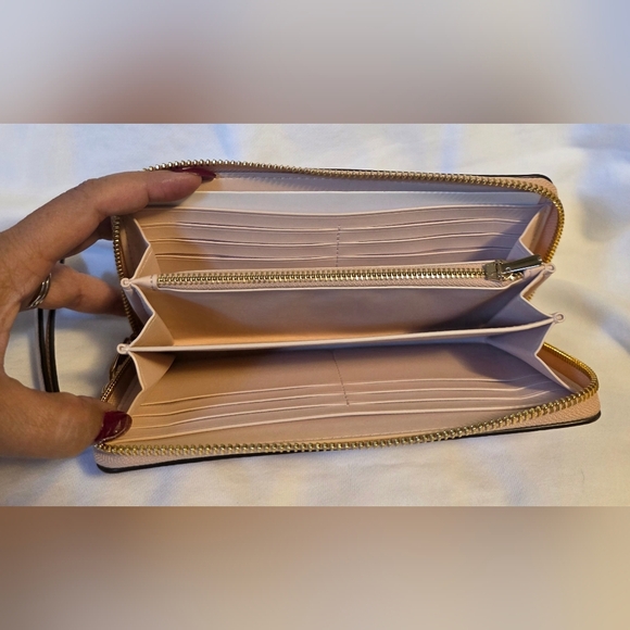 Coach Floral Wristlet in Dusty Pink w/ Removable Strap - Brand New without Tag - Picture 3 of 5